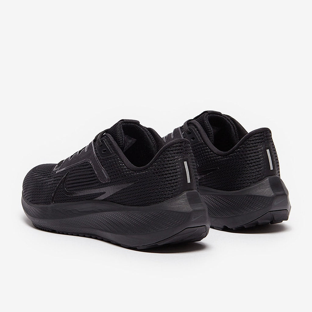 حذاء Air Zoom Pegasus 40 للنساء من نايكي