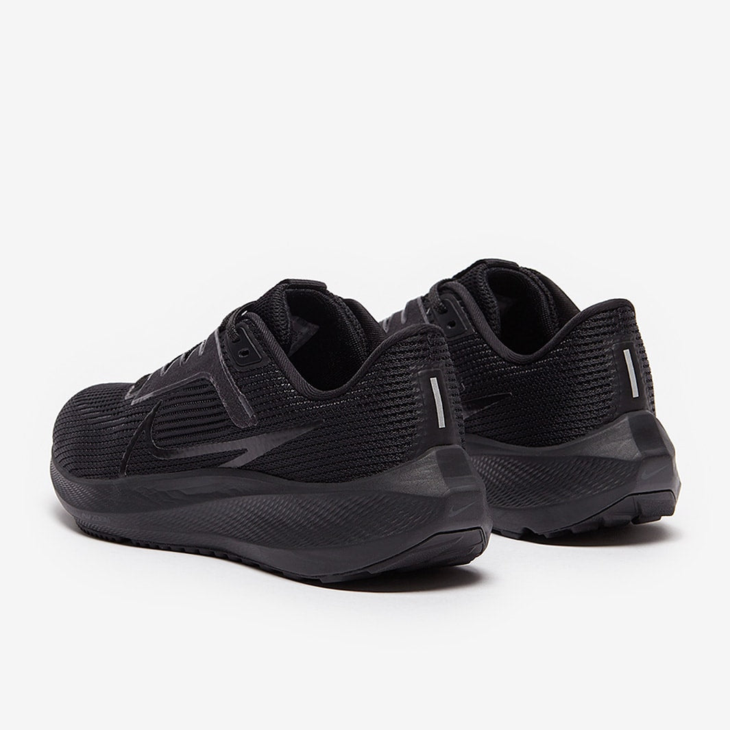 حذاء Air Zoom Pegasus 40 للنساء من نايكي