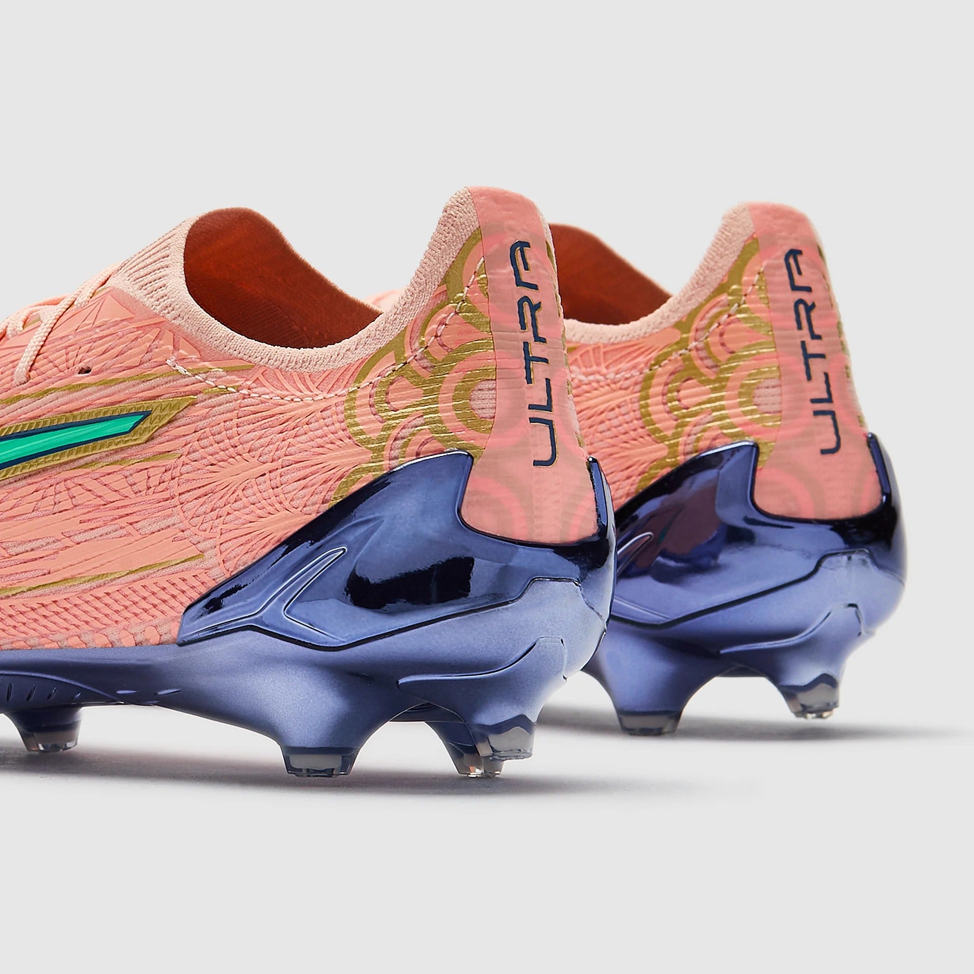 حذاء كرة قدم Ultra 6 Ultimate x Miami FG من بوما