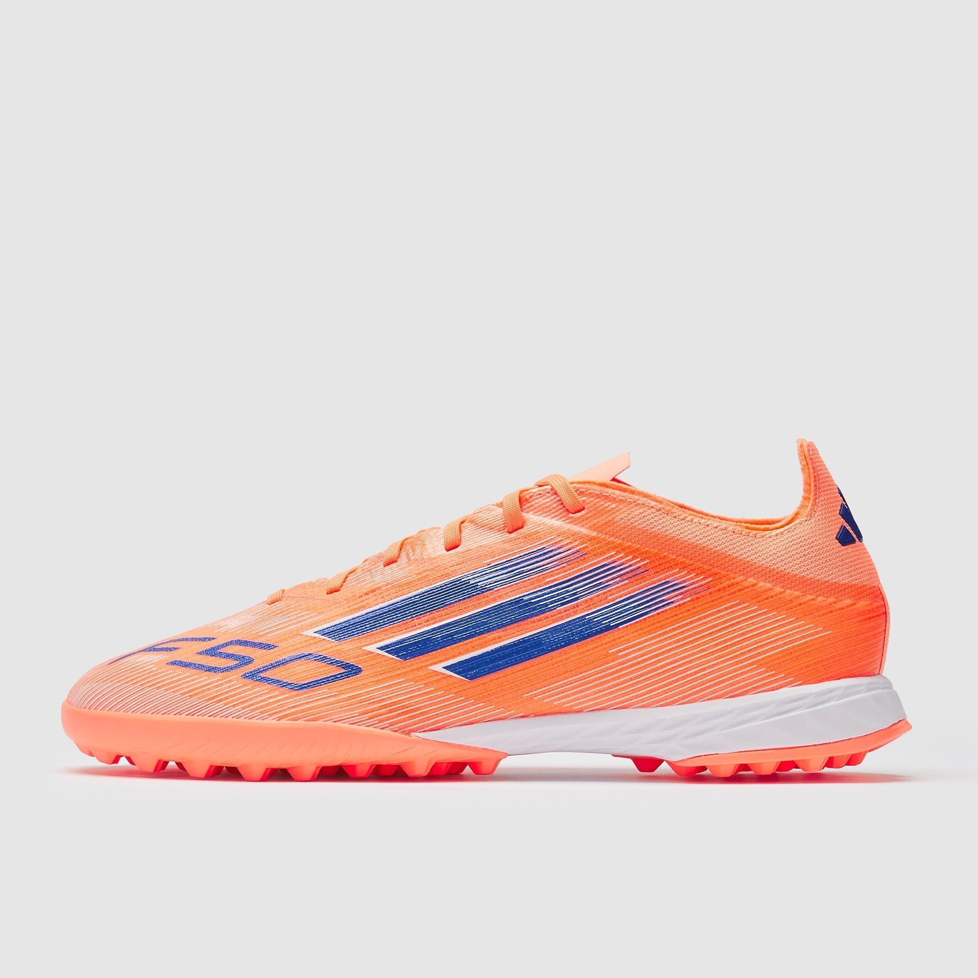 حذاء كرة قدم F50 Pro TF من أديداس