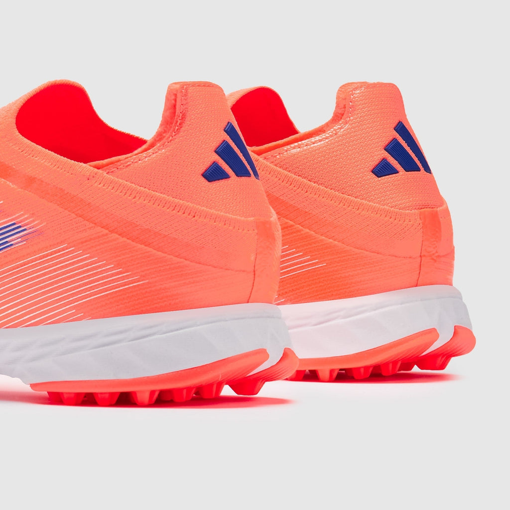 حذاء كرة قدم F50 Pro Laceless TF من أديداس