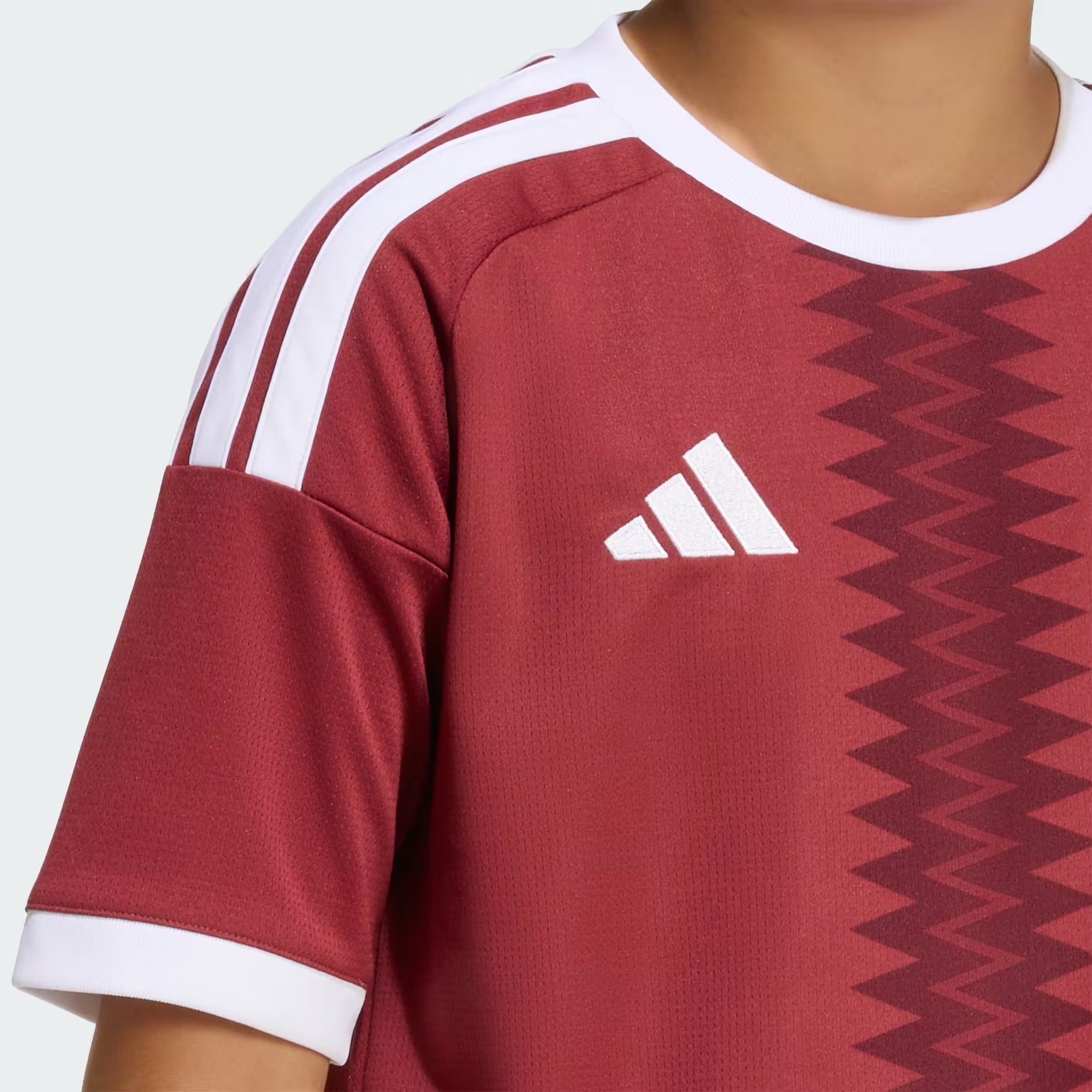 قميص Qatar 26 Home Mini Full Set & Shorts